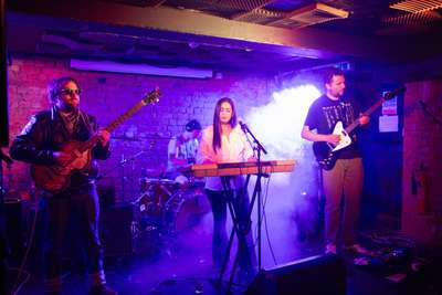 Amy Dx Band Big Difference